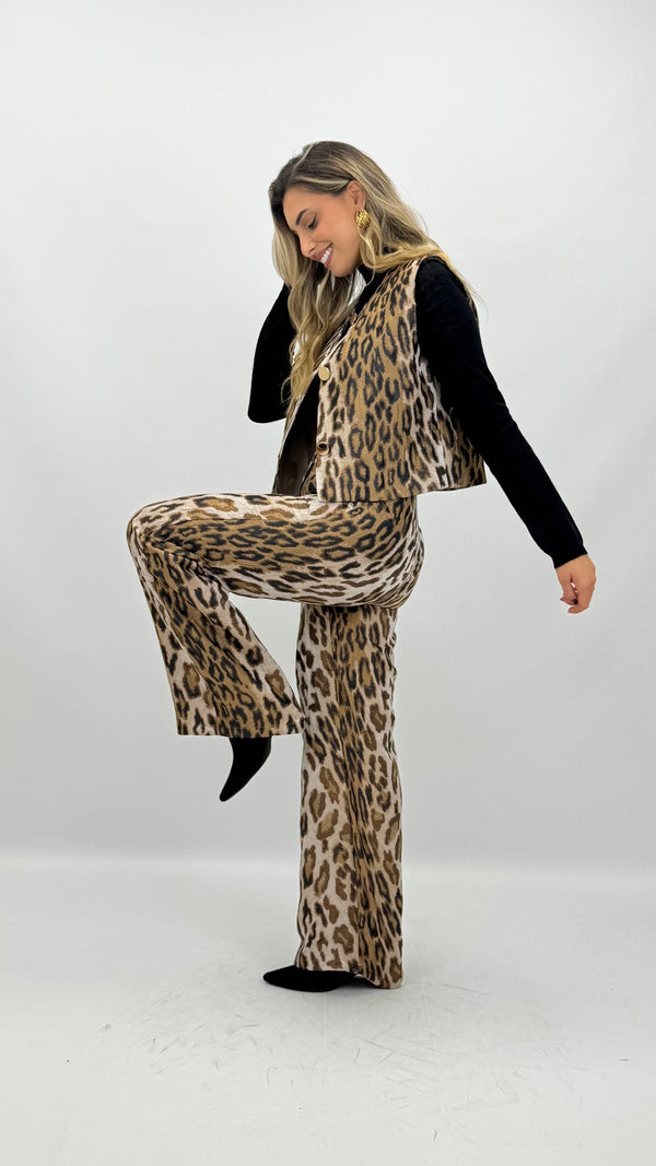 Calça tecido animal-print hover