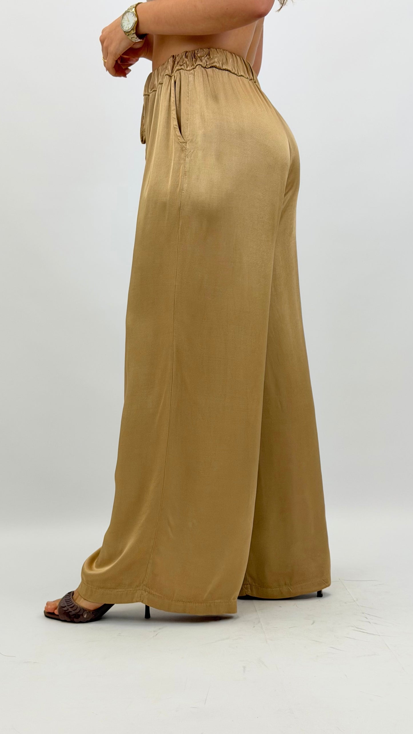 Calça acetinada bege/dourado