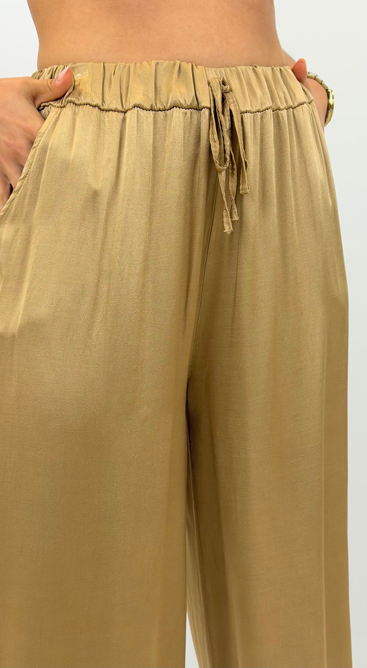 Calça acetinada bege/dourado