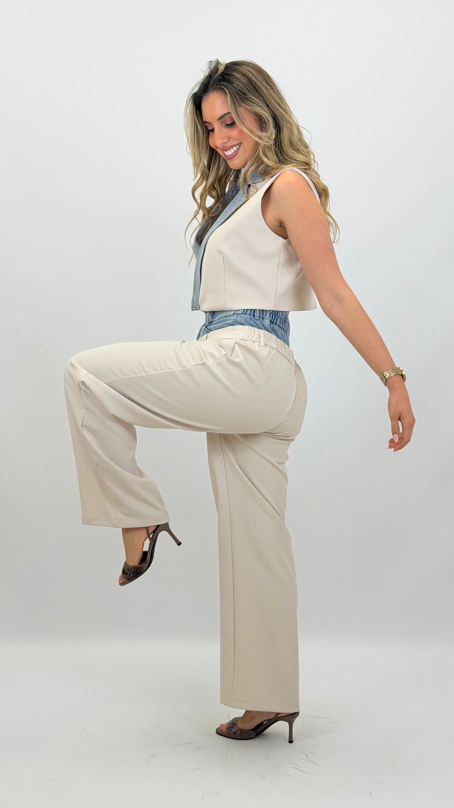 Conjunto top e calça sarja bege com ganga
