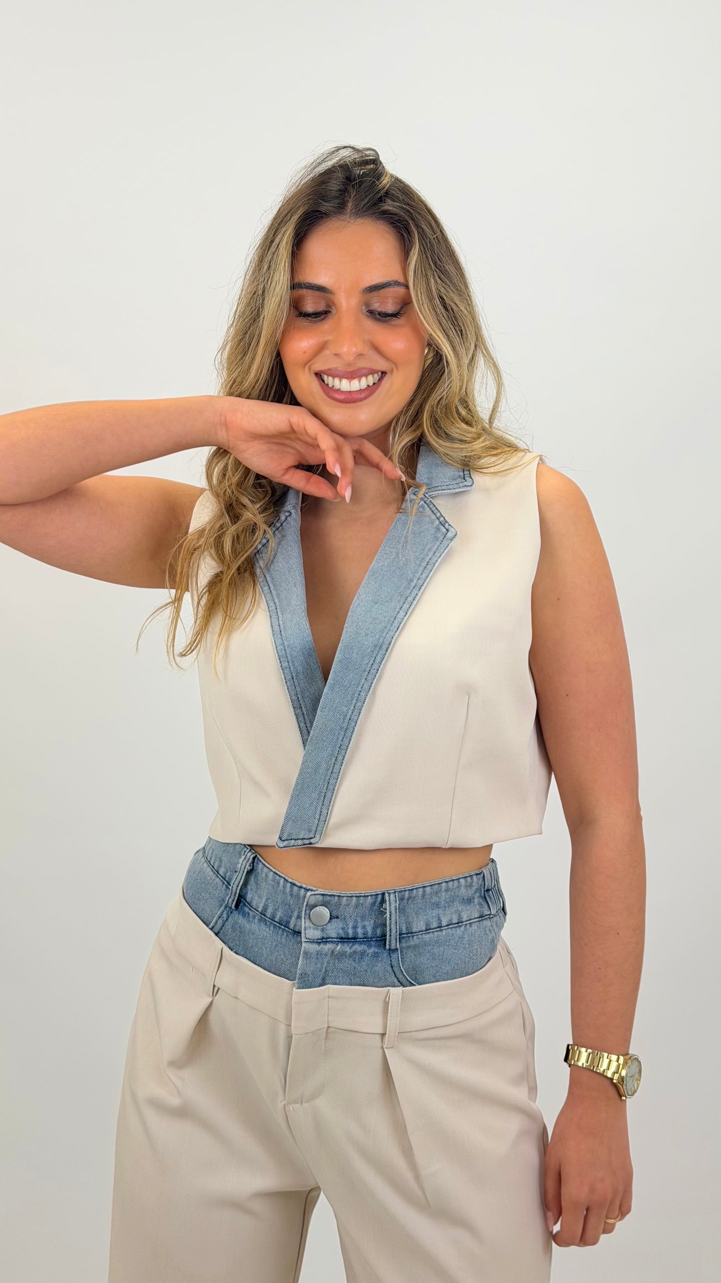 Conjunto top e calça sarja bege com ganga