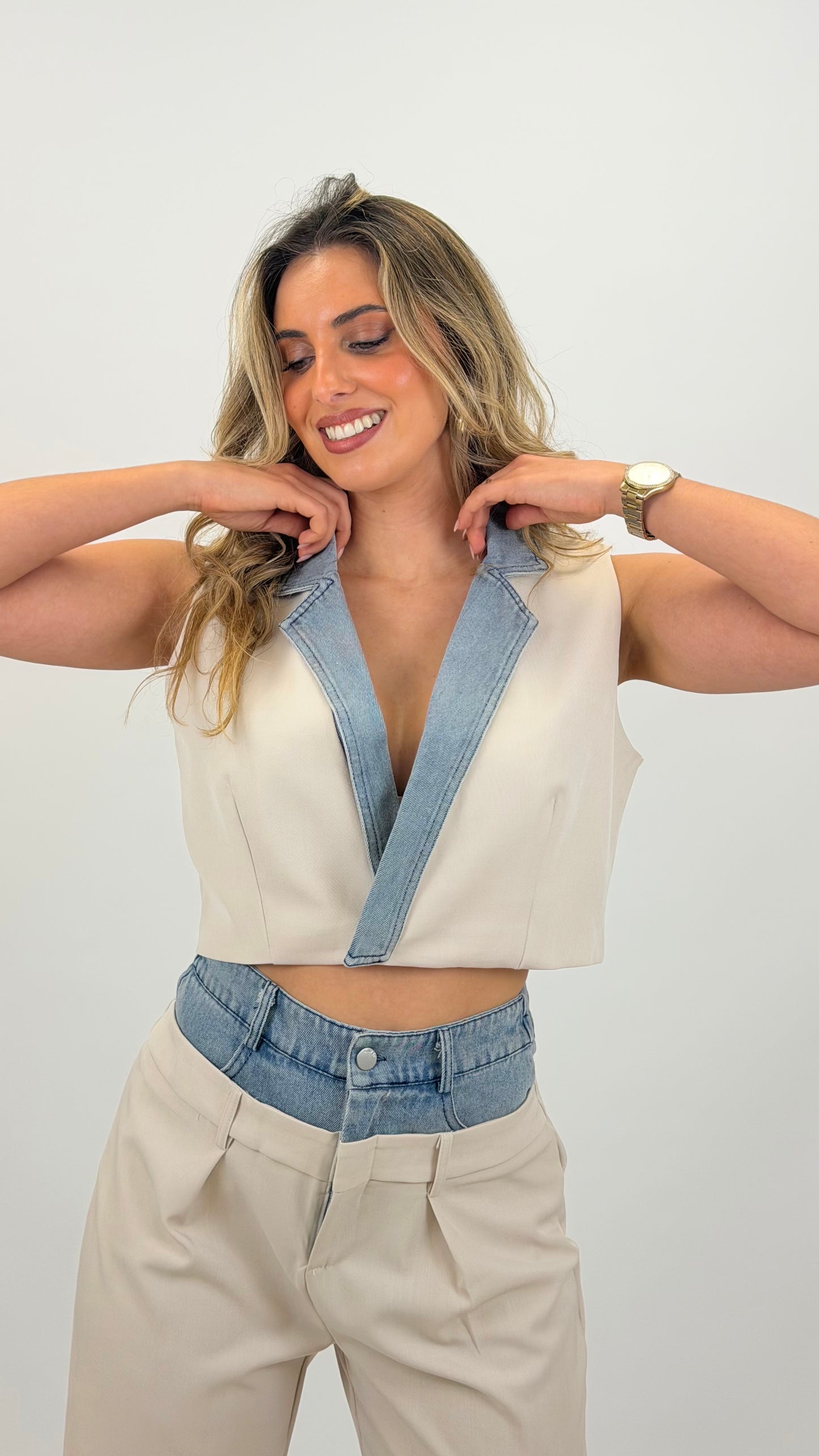Conjunto top e calça sarja bege com ganga