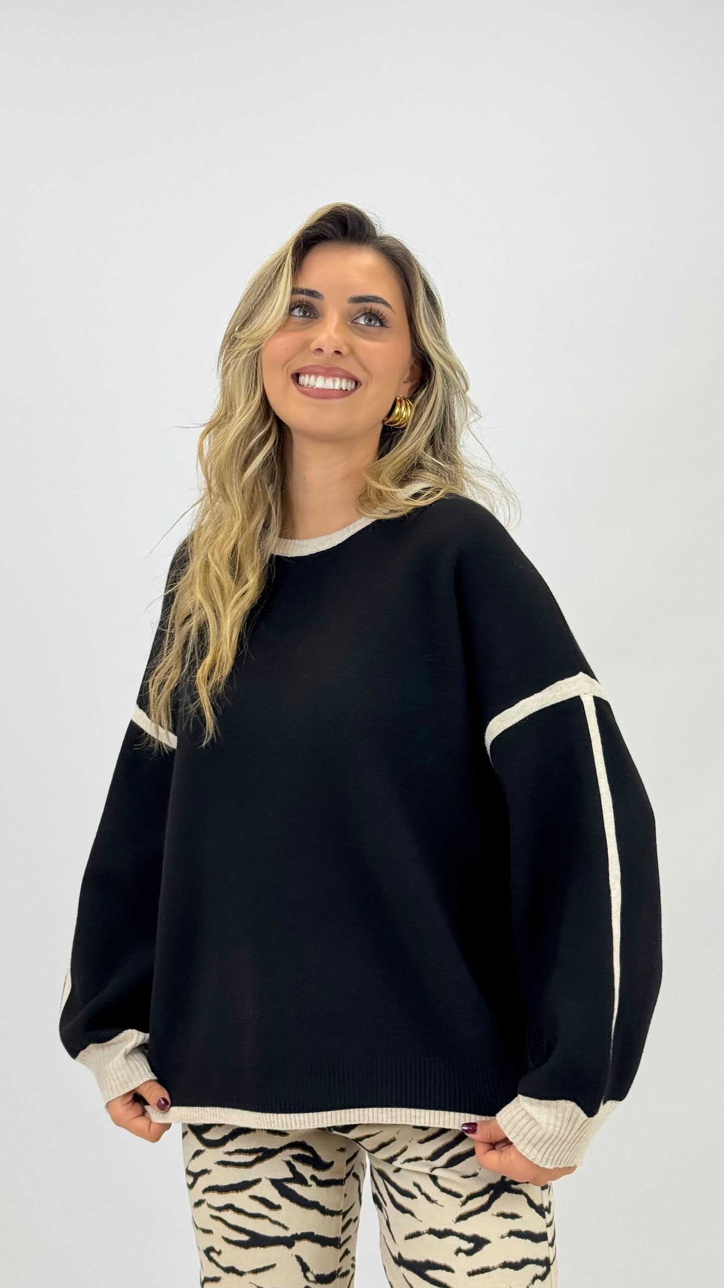 Camisola malha preta com rebordo creme