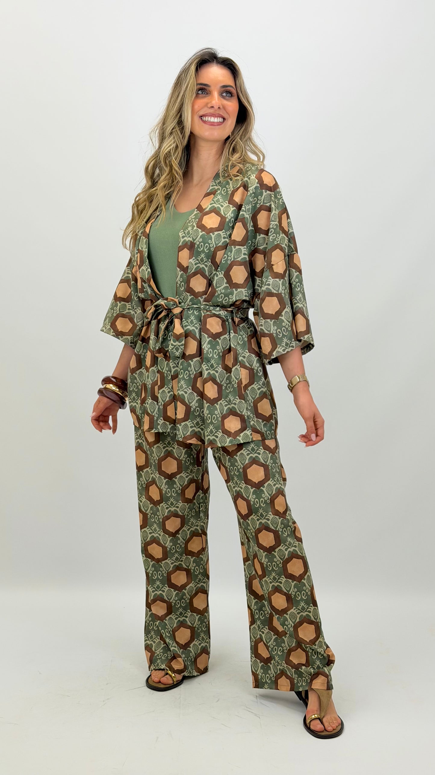 Conjunto kimono e calça tons verde e castanho
