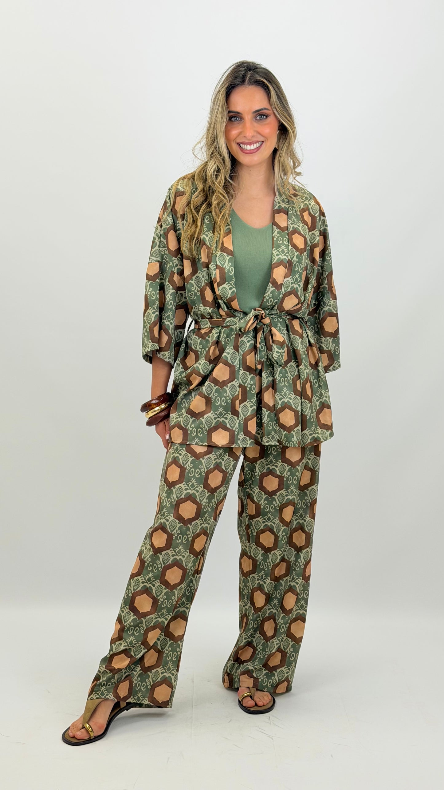 Conjunto kimono e calça tons verde e castanho