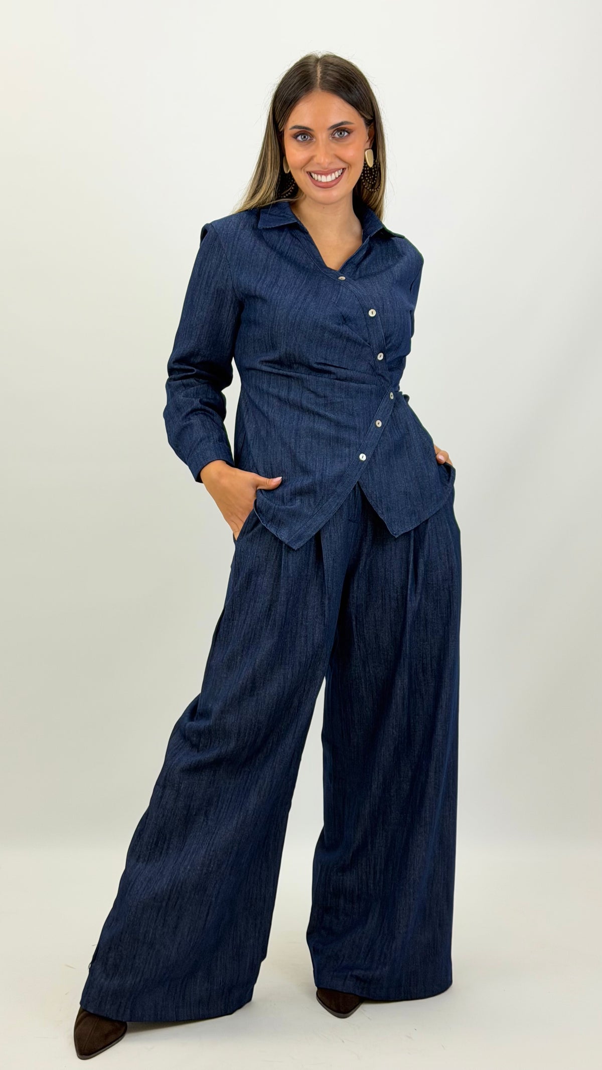 Conjunto camisa e calça ganga escura