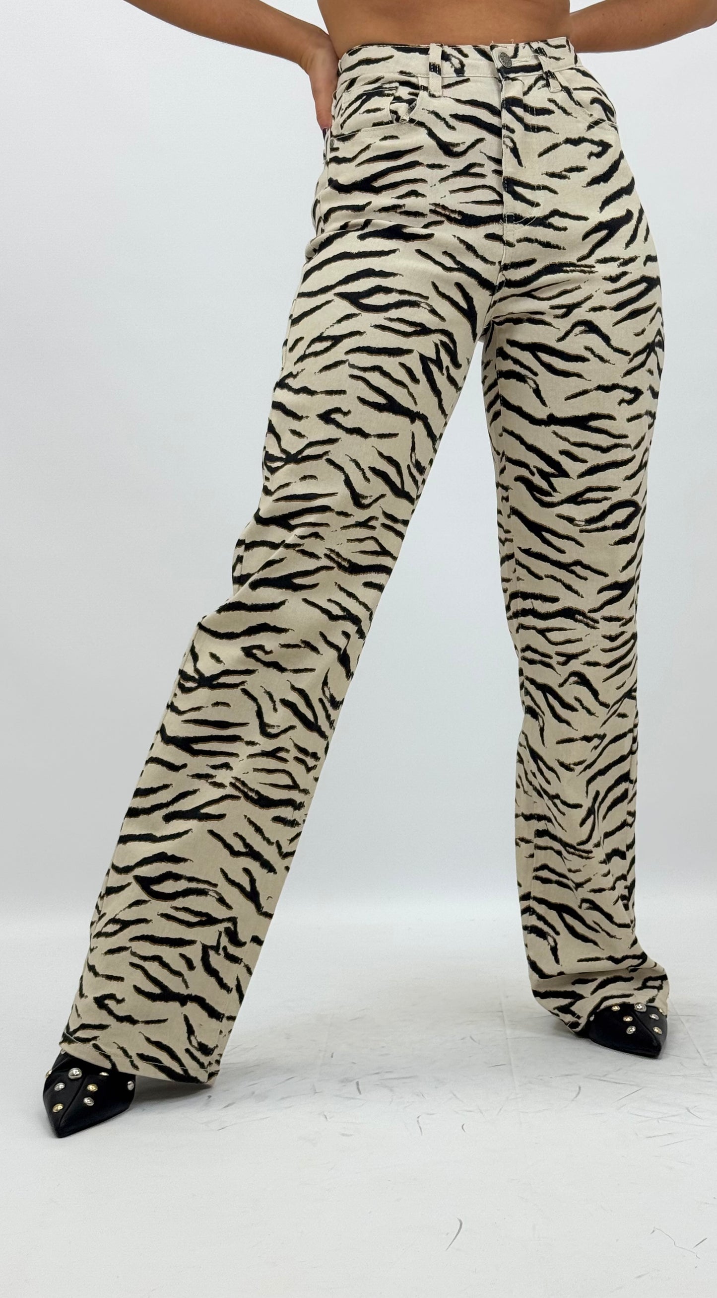 Calça sarja wide-leg padrão zebra