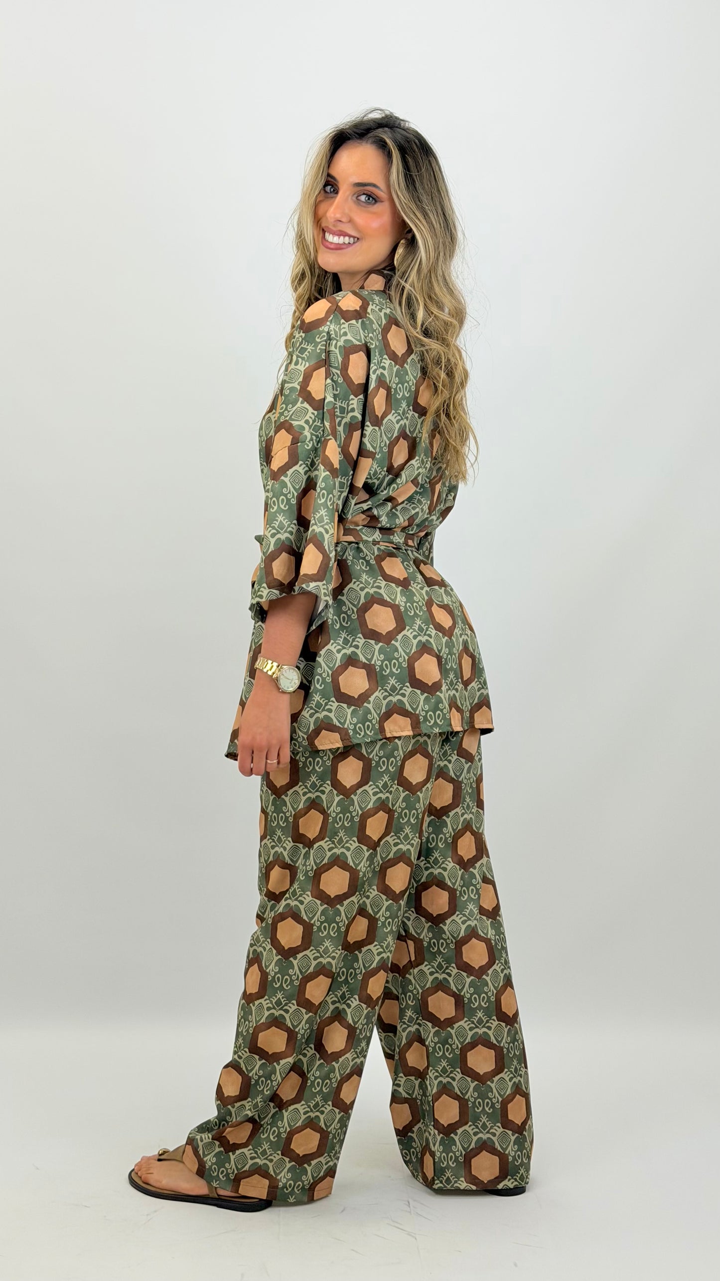 Conjunto kimono e calça tons verde e castanho