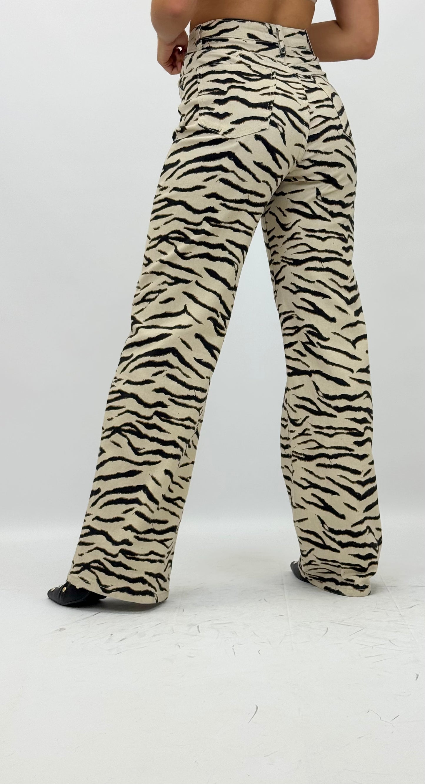 Calça sarja wide-leg padrão zebra