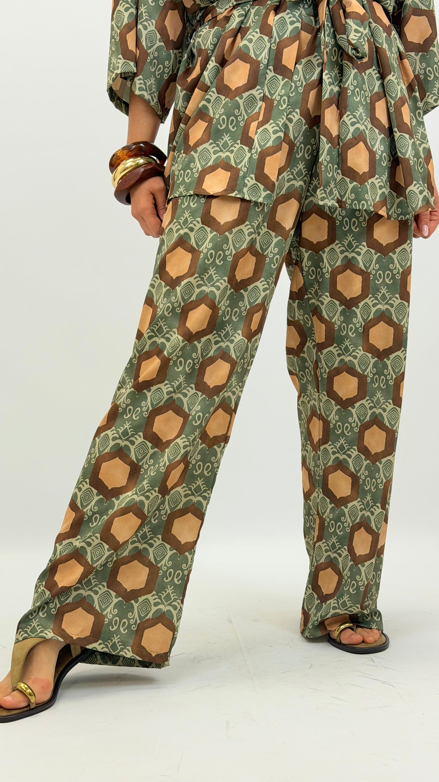 Conjunto kimono e calça tons verde e castanho