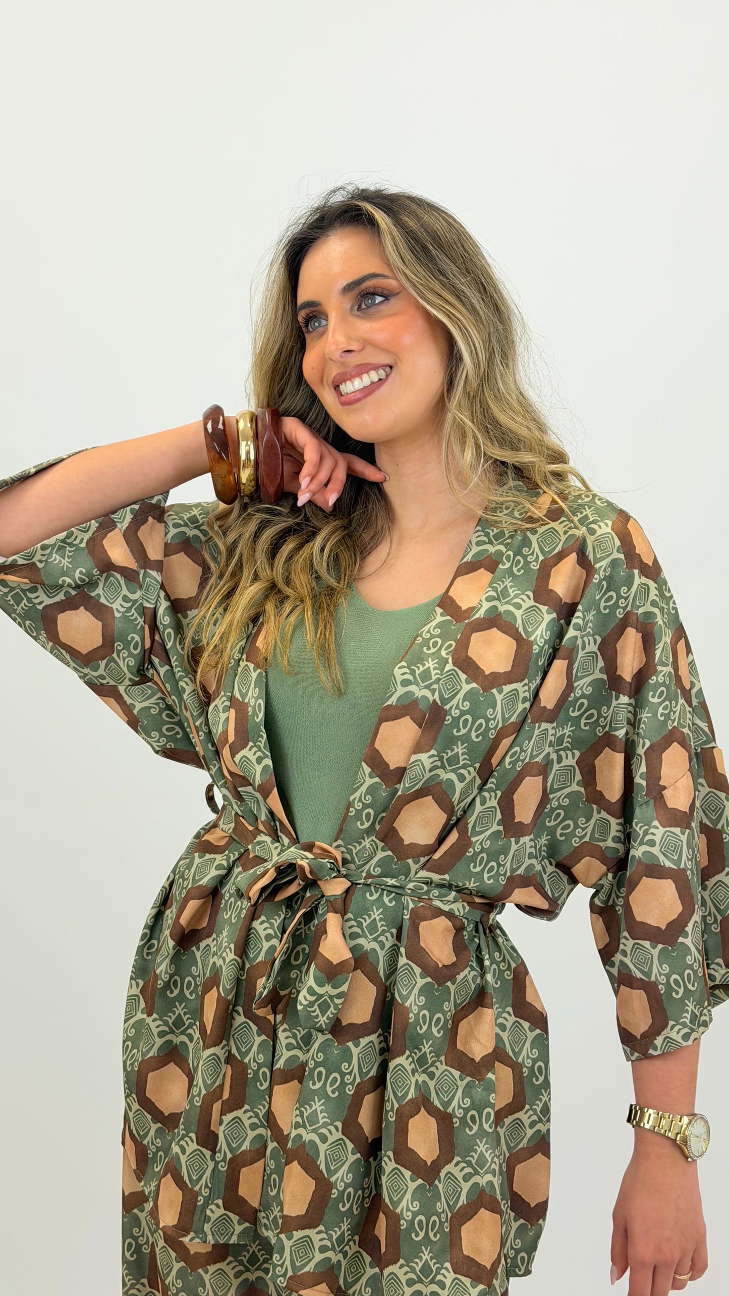 Conjunto kimono e calça tons verde e castanho