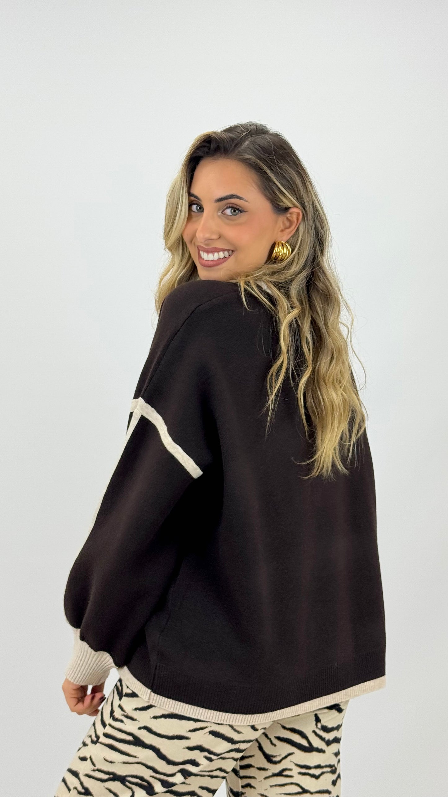 Camisola malha castanho com rebordo creme