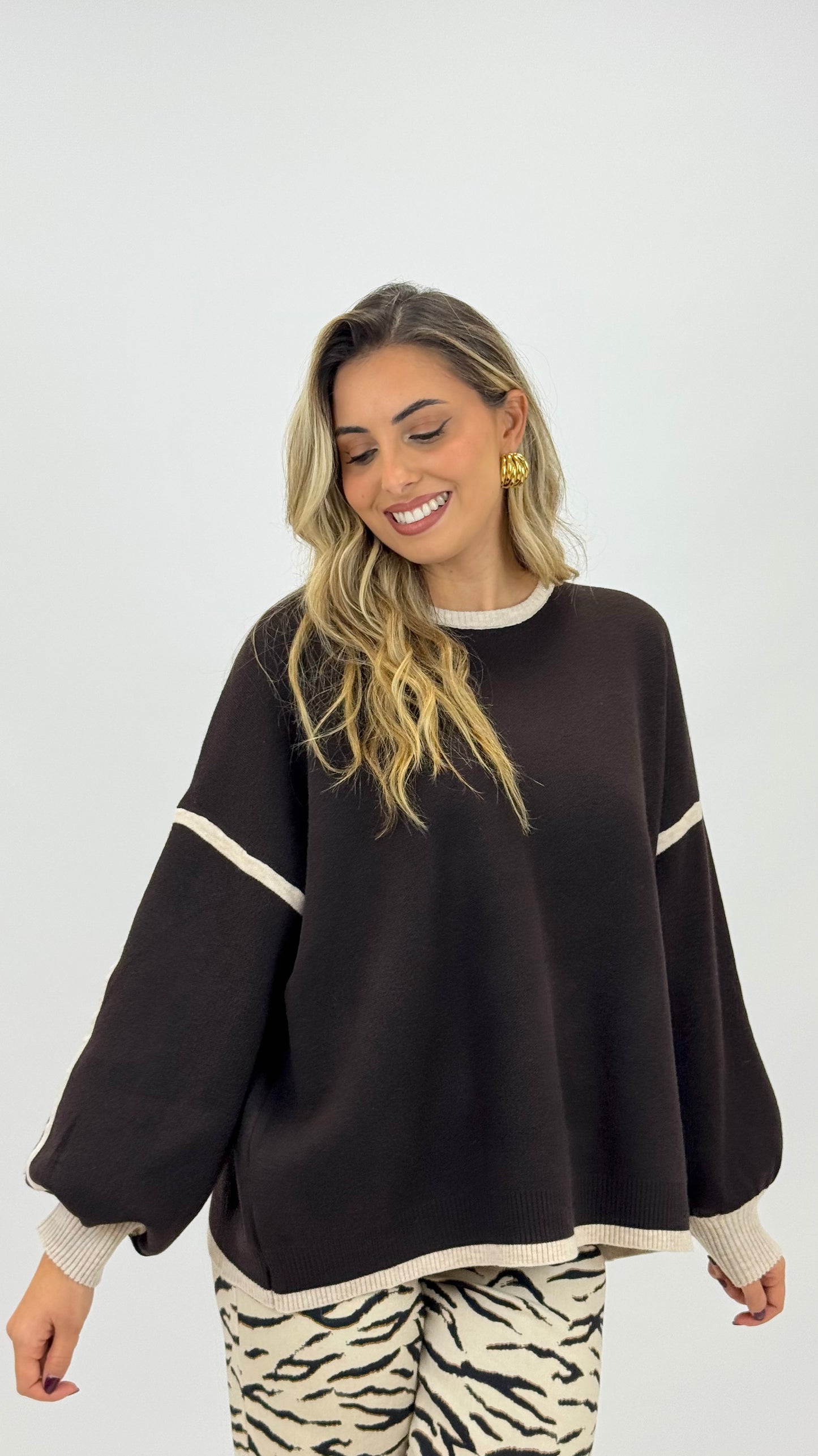 Camisola malha castanho com rebordo creme