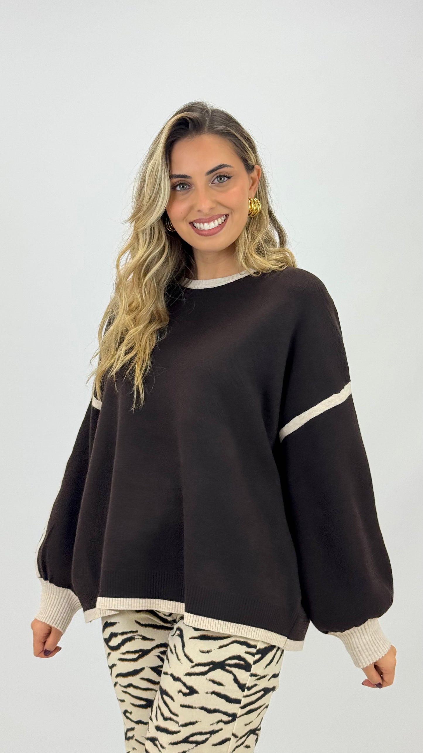 Camisola malha castanho com rebordo creme