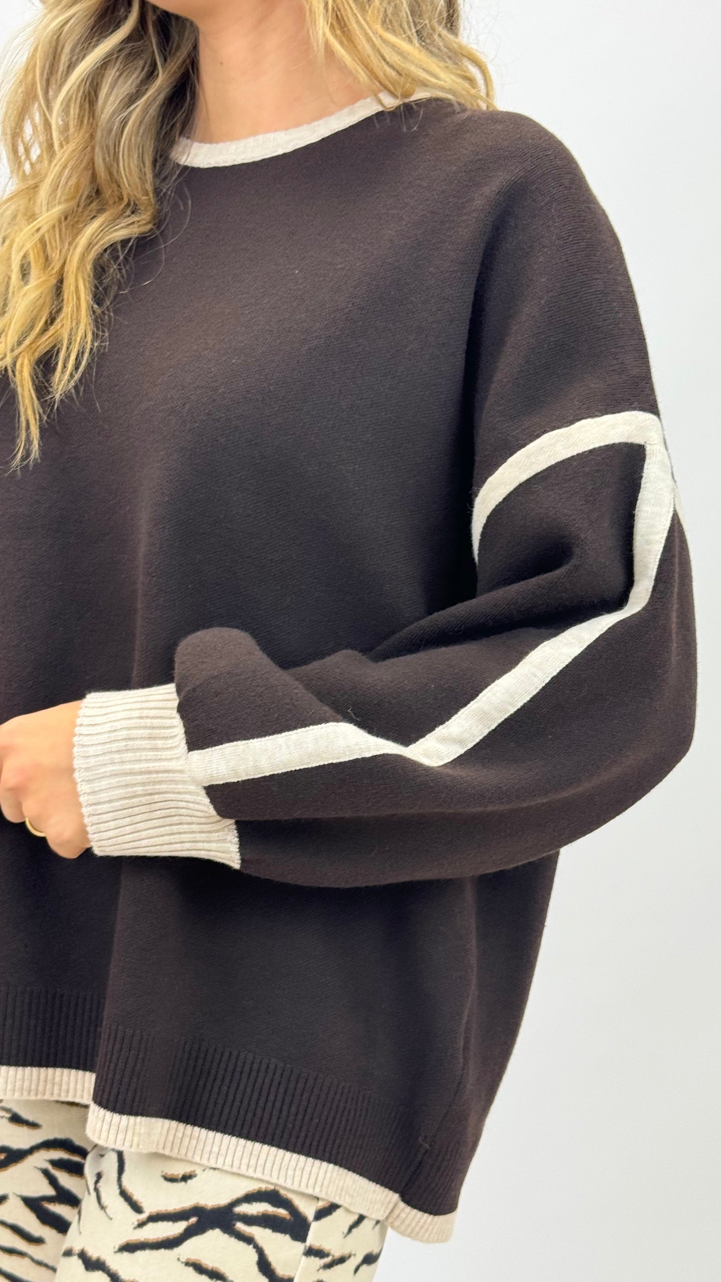 Camisola malha castanho com rebordo creme