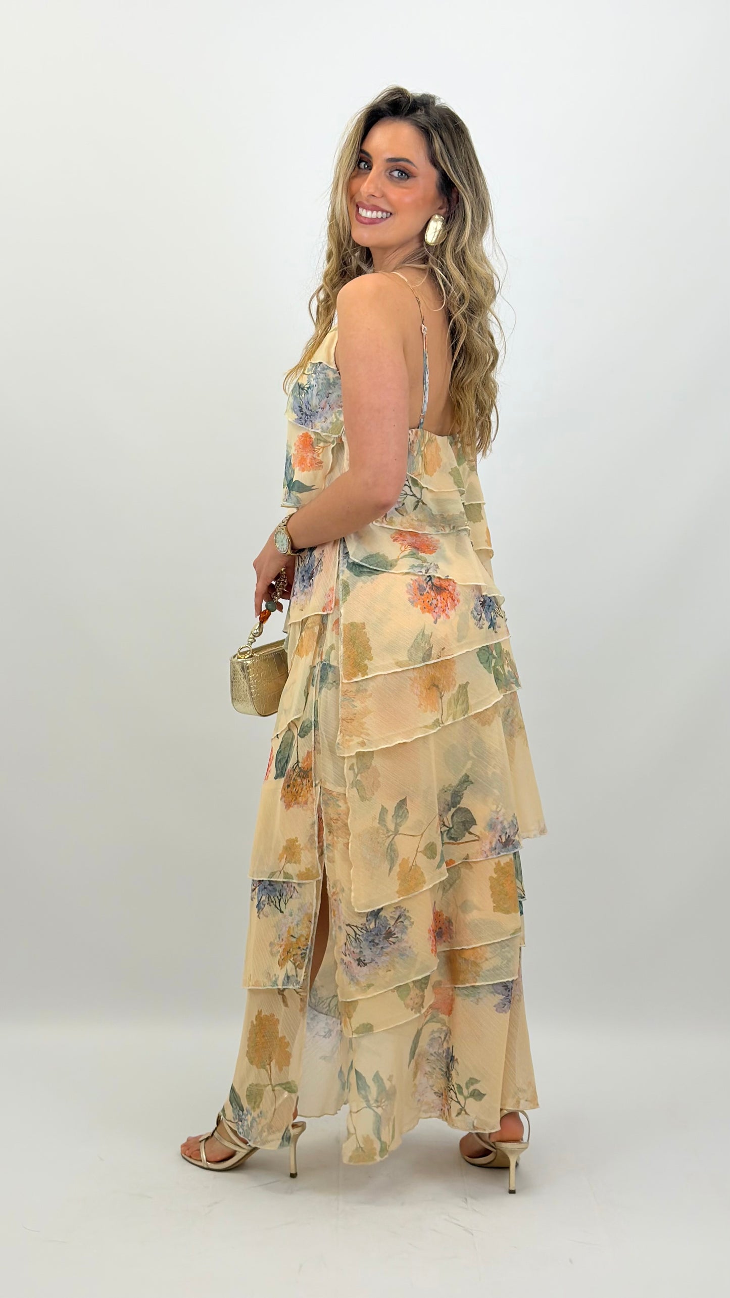 Vestido alças com folhos estampa floral romântica