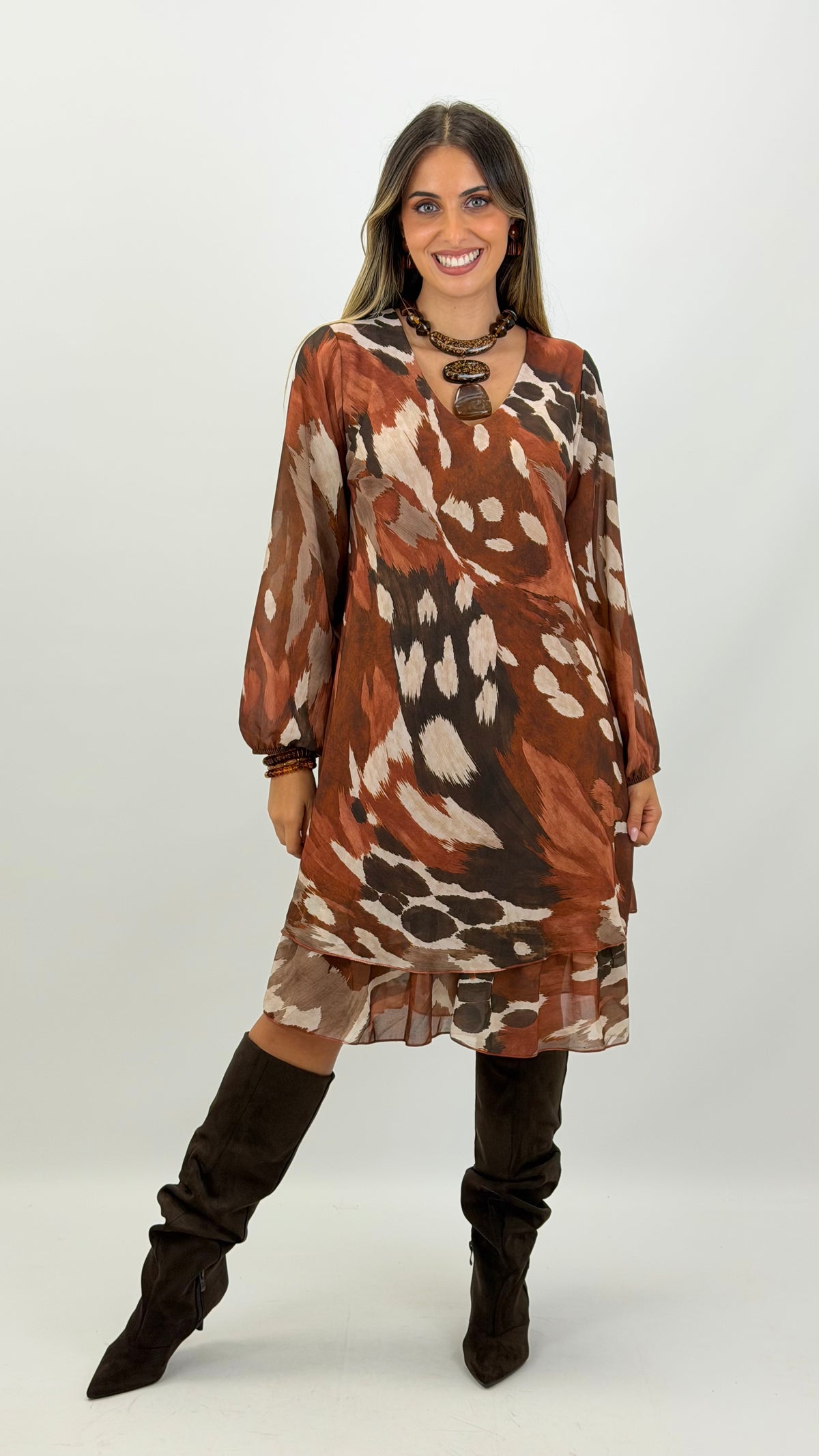 Vestido curto animal-print desconstruído tons telha