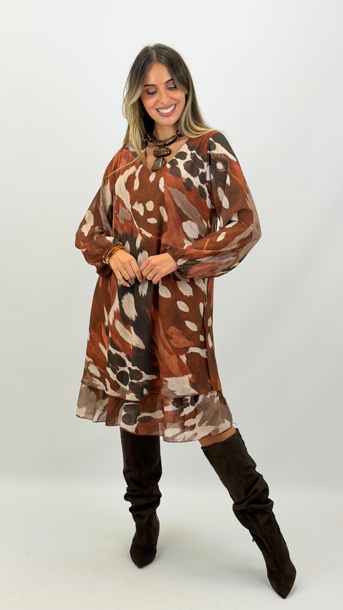 Vestido curto animal-print desconstruído tons telha