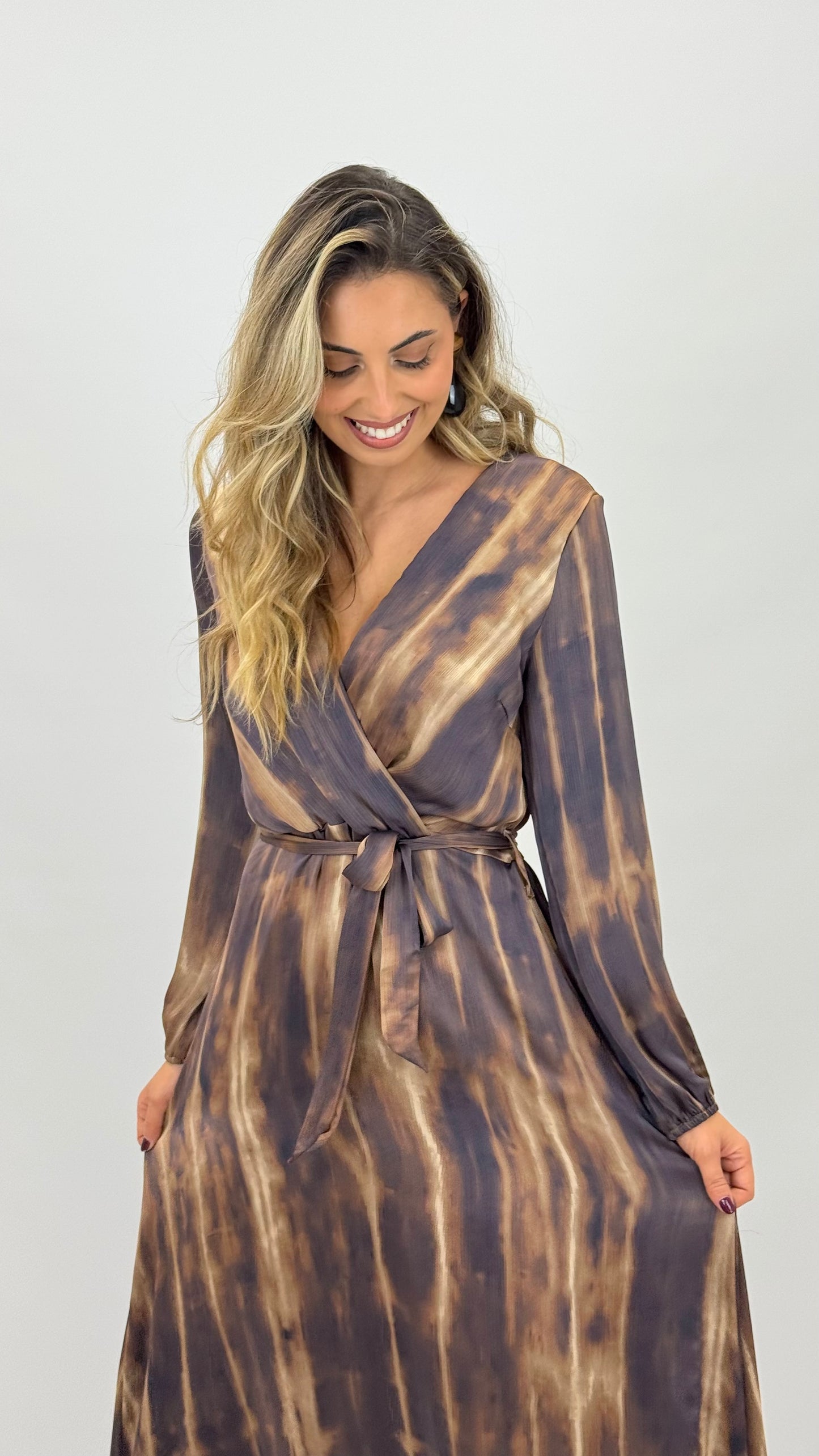 Vestido midi matizado tons castanho e camel