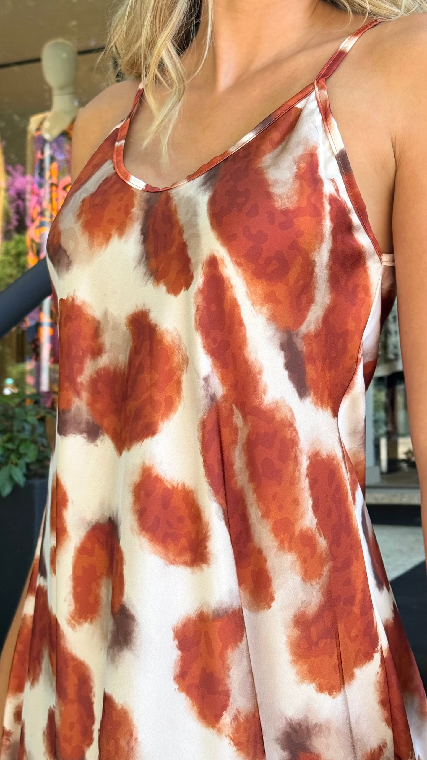 Vestido acetinado animal-print tons telha