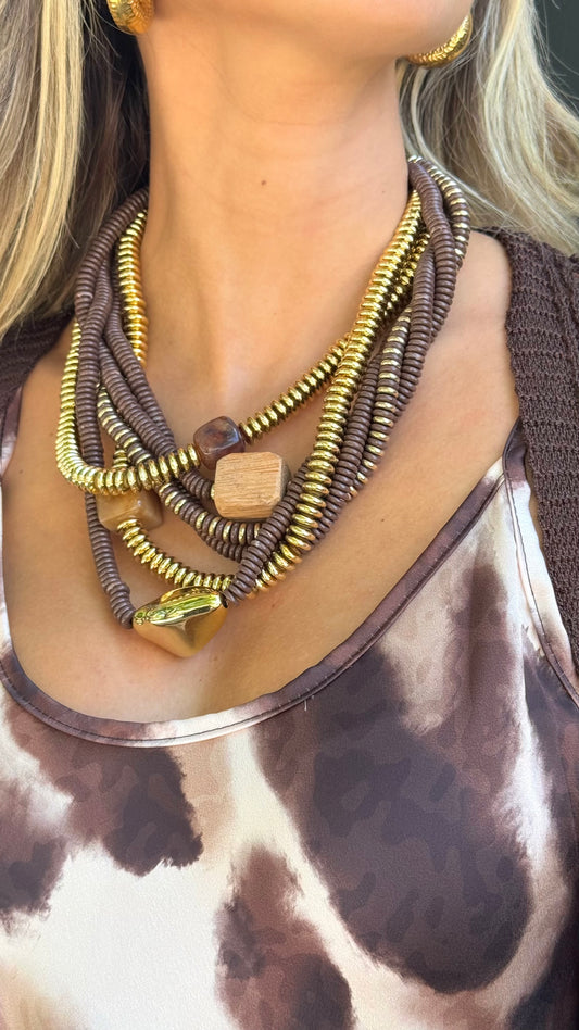 Colar tons castanho e dourado