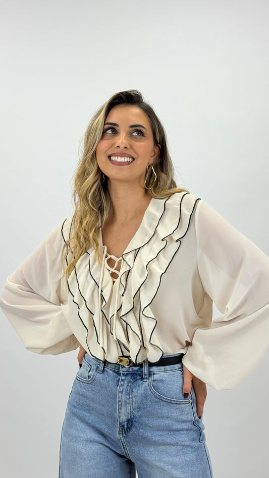 Blusa creme com folhos debruado a preto