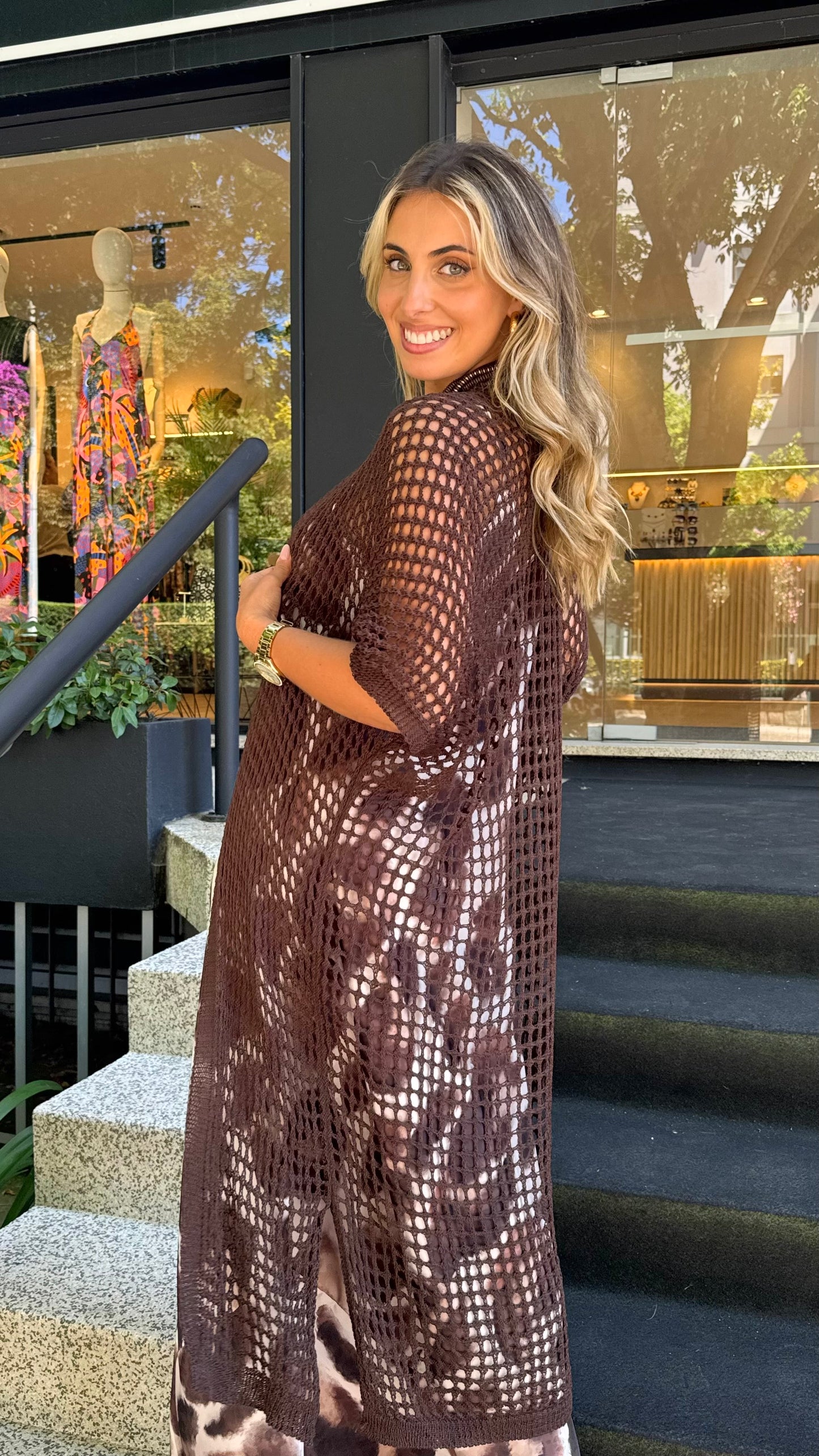 Kimono malha perfurada castanho
