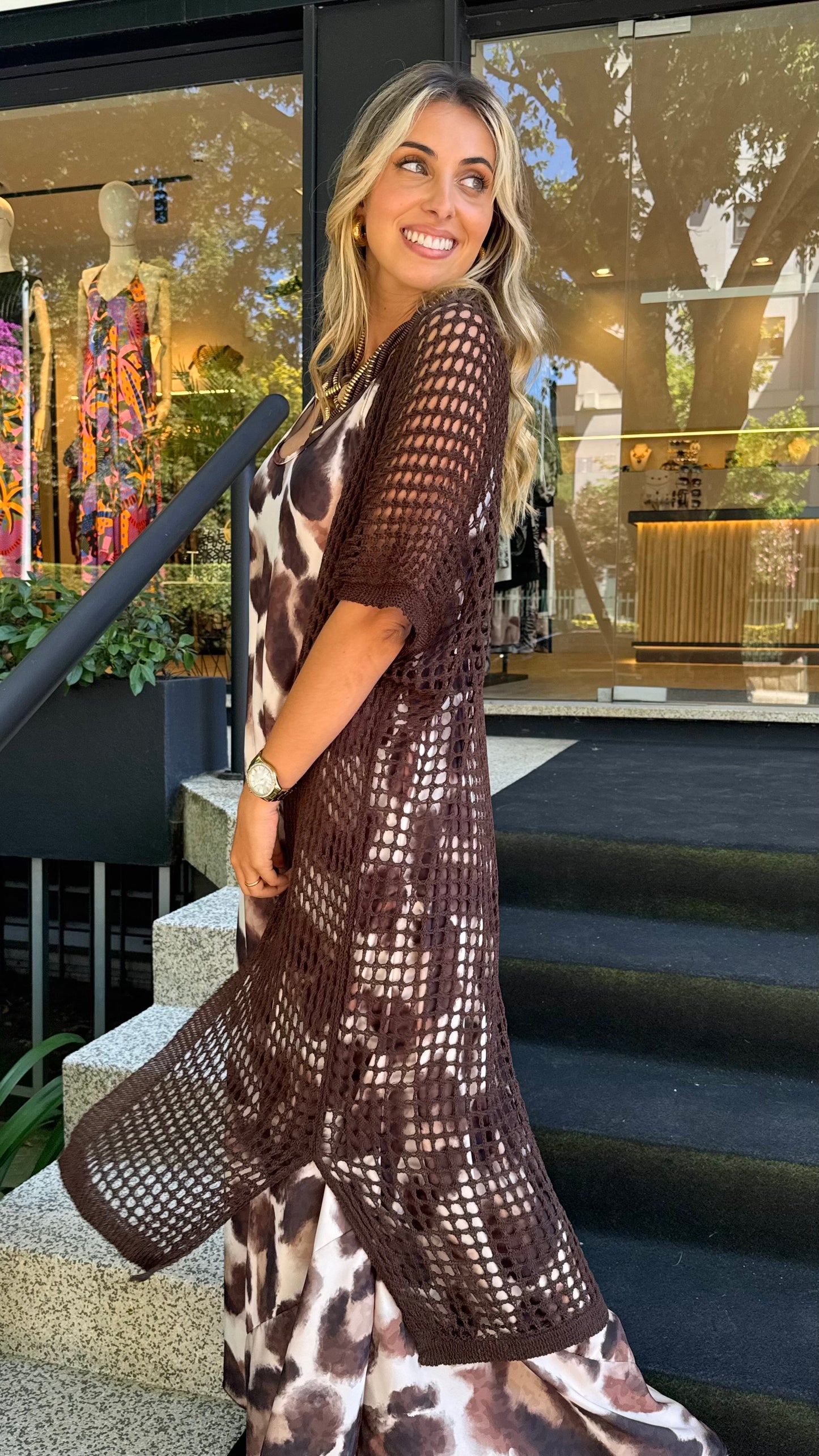 Kimono malha perfurada castanho