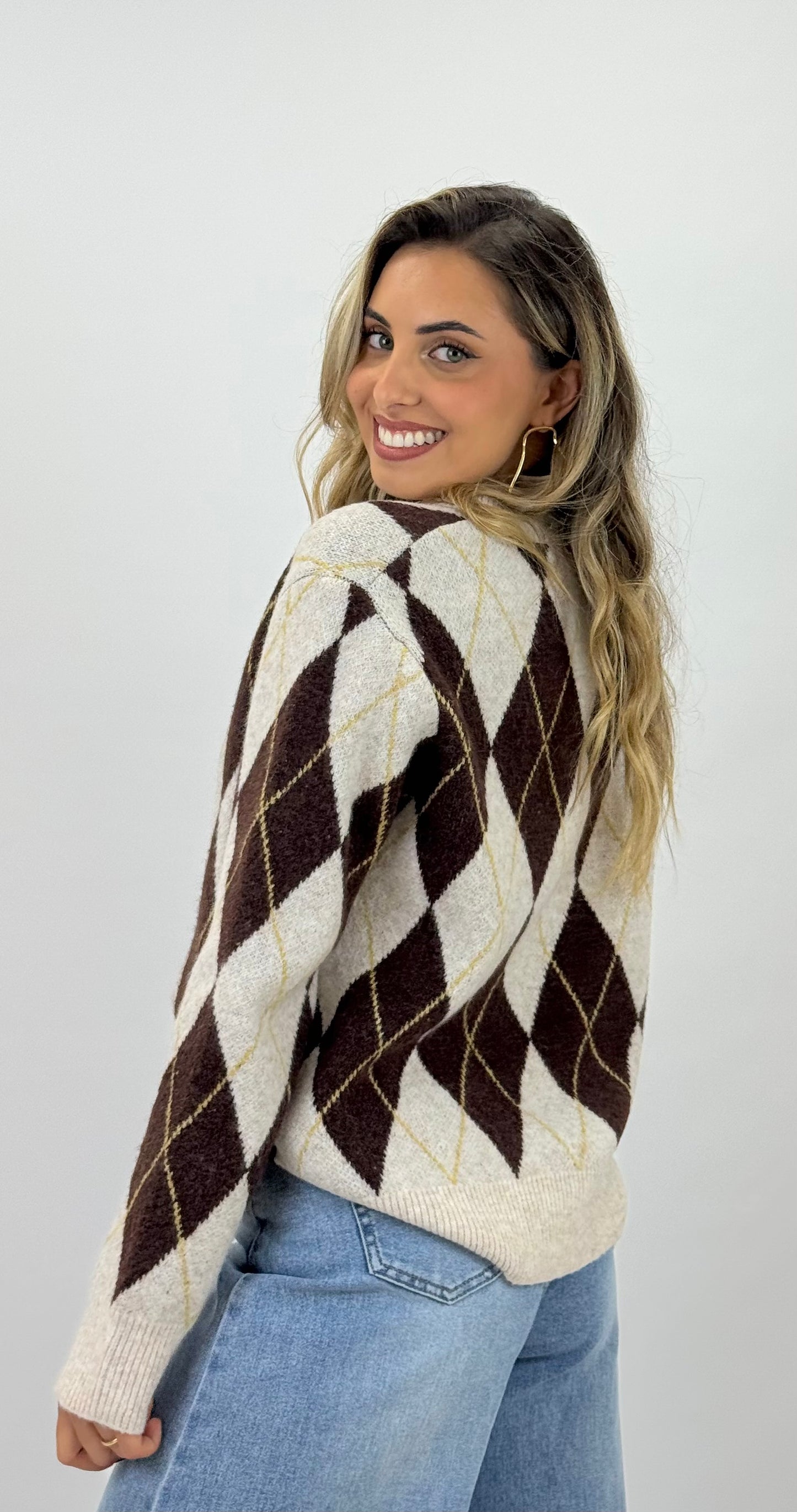 Casaco malha losangos creme, castanho e risquinha amarela