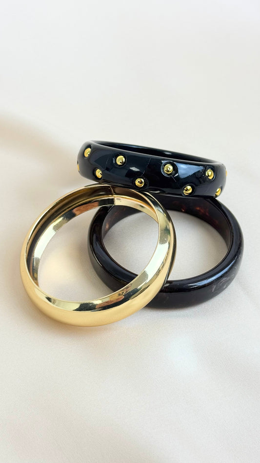 Conjunto pulseiras preto, dourado e acrílico