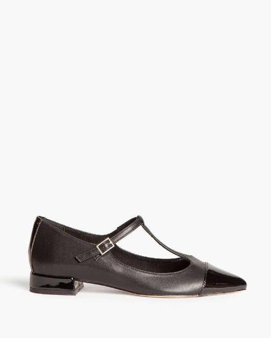 Sapato raso em eco-pele e verniz preto