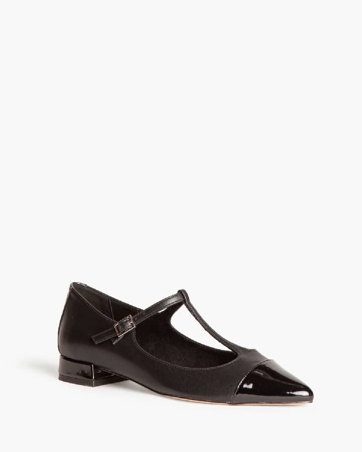 Sapato raso em eco-pele e verniz preto