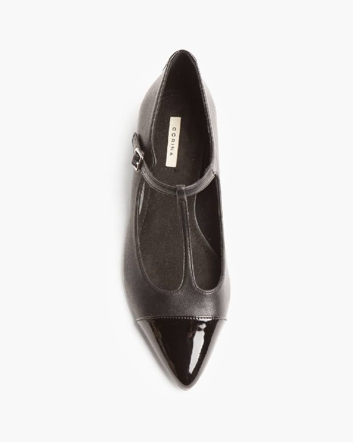 Sapato raso em eco-pele e verniz preto