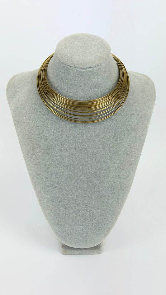 Gargantilha metal dourado