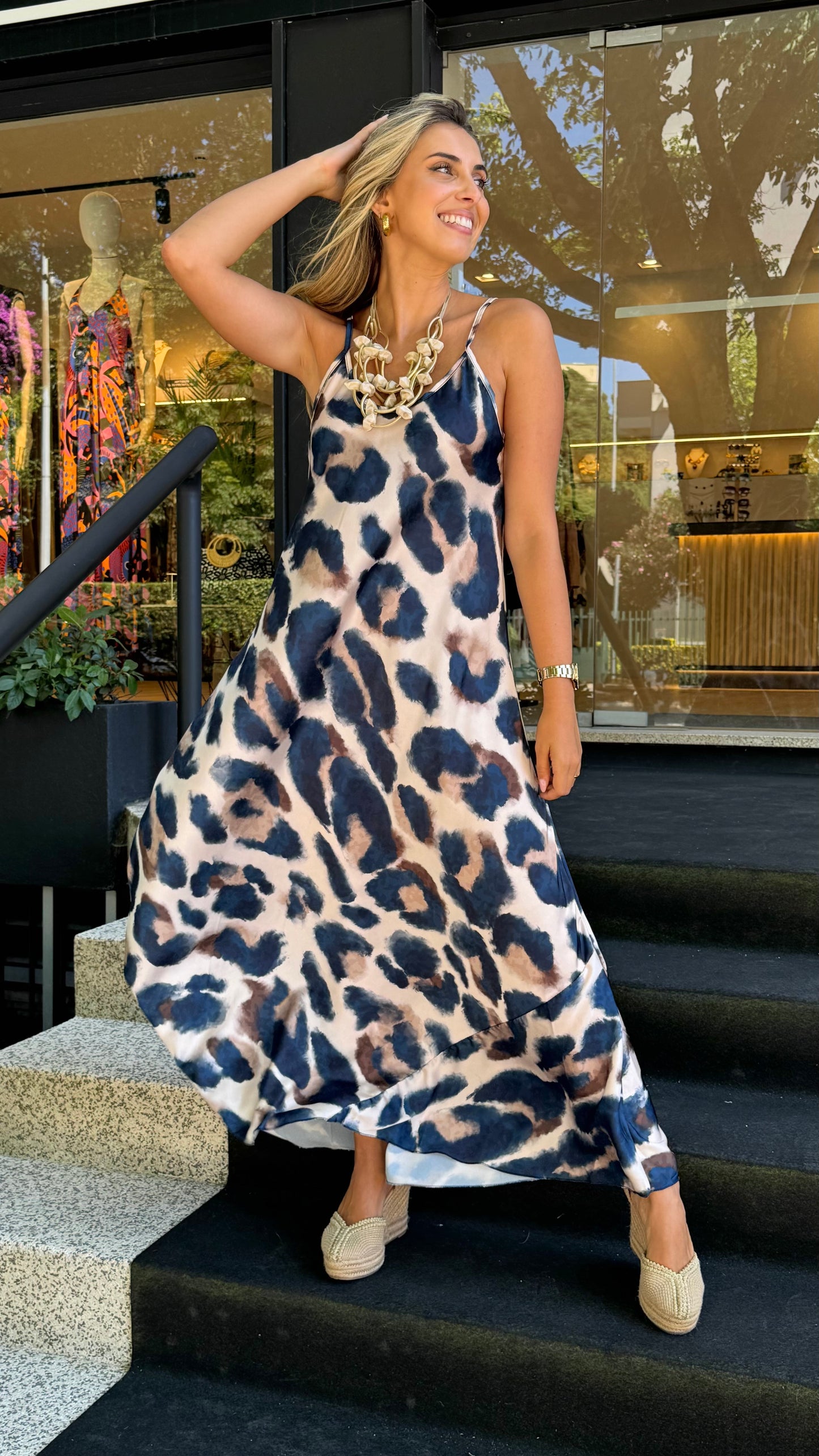 Vestido acetinado animal-print tons azul