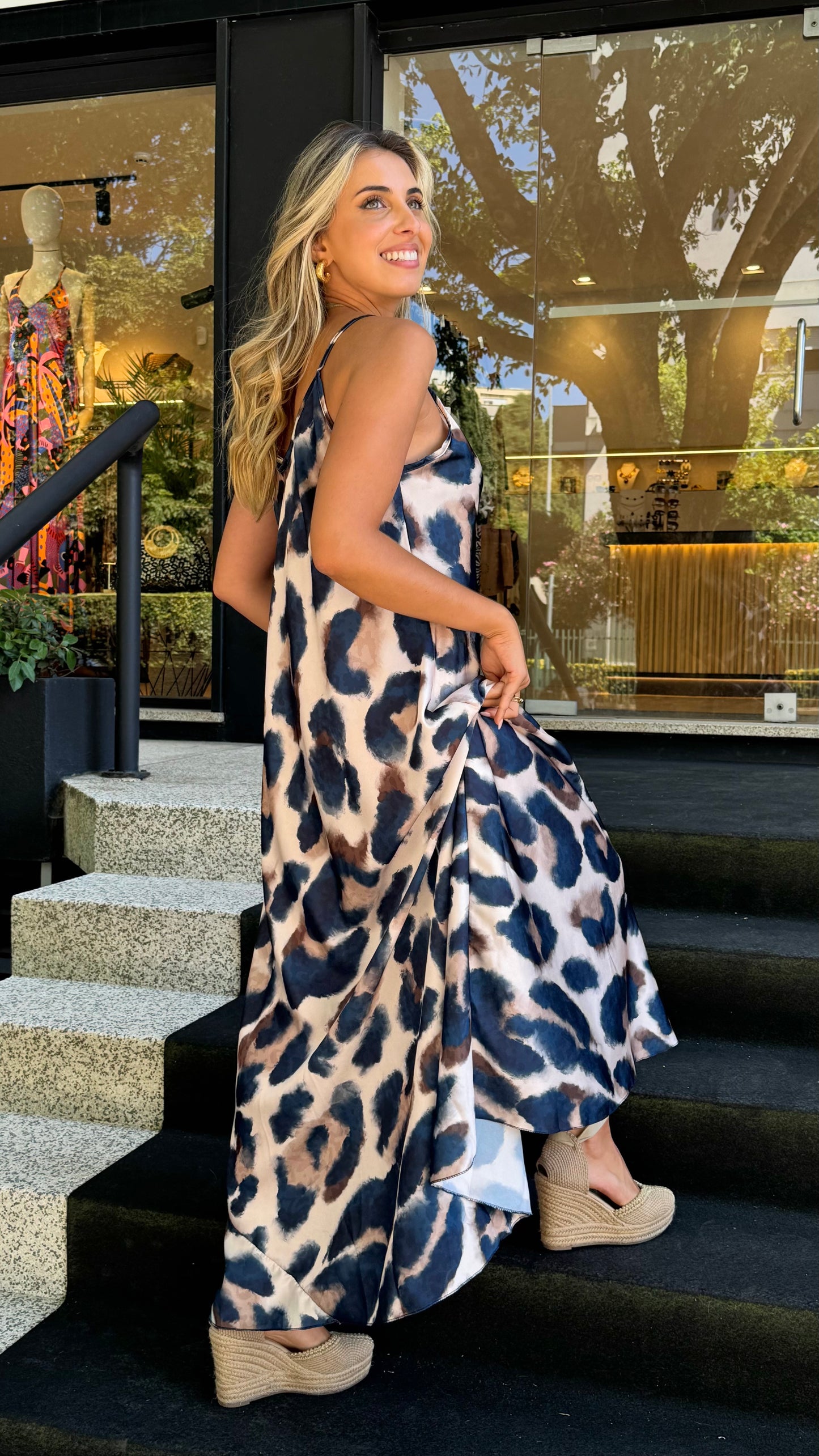 Vestido acetinado animal-print tons azul