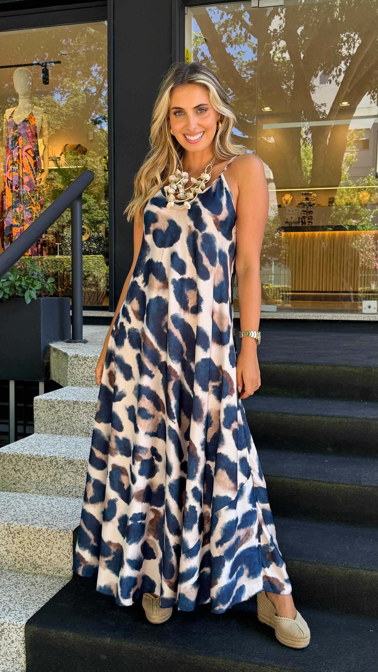 Vestido acetinado animal-print tons azul