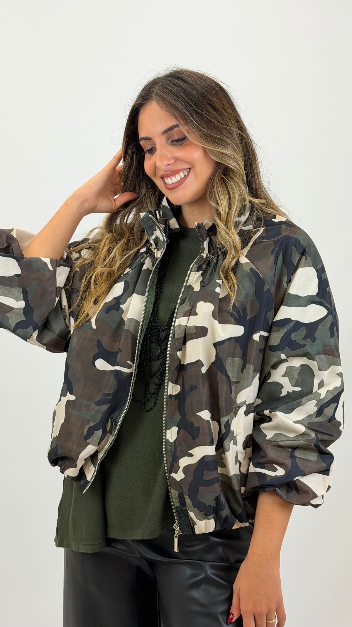 Bomber impermeável padrão camuflado tons verde
