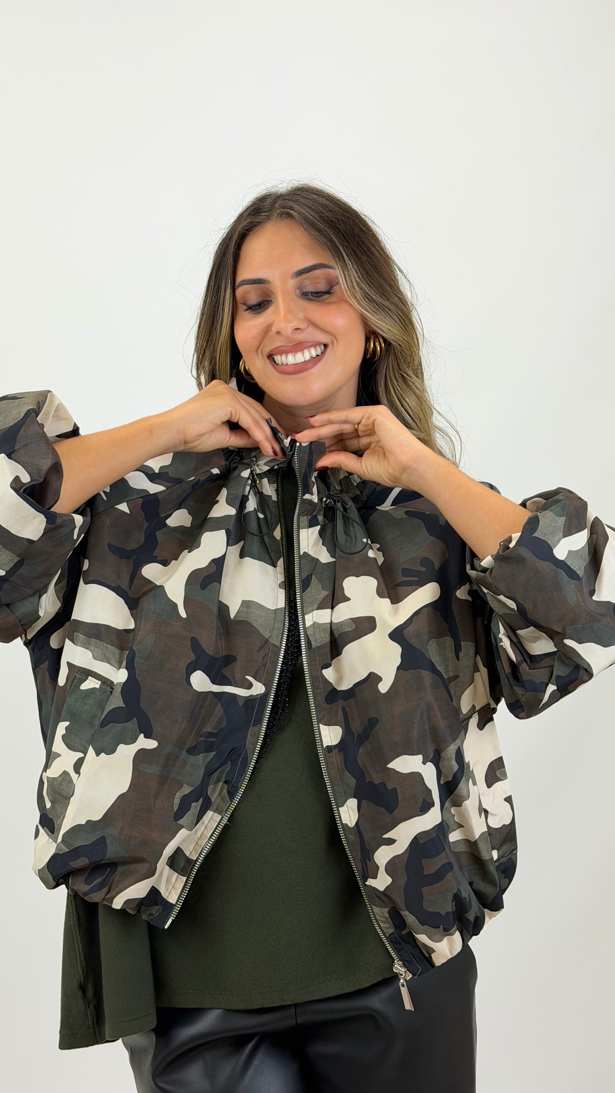 Bomber impermeável padrão camuflado tons verde