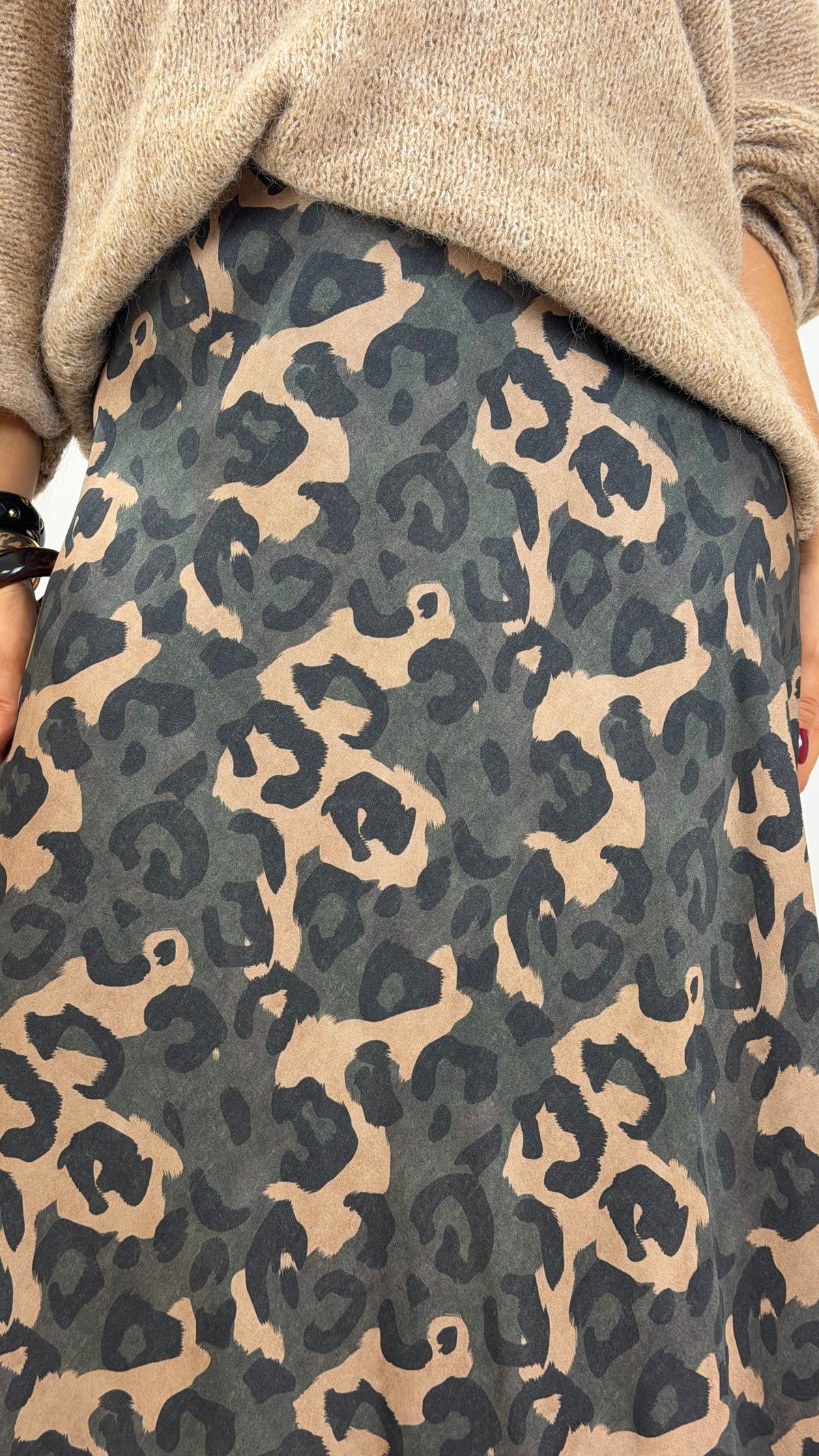 Saia animal-print tons verde e camel