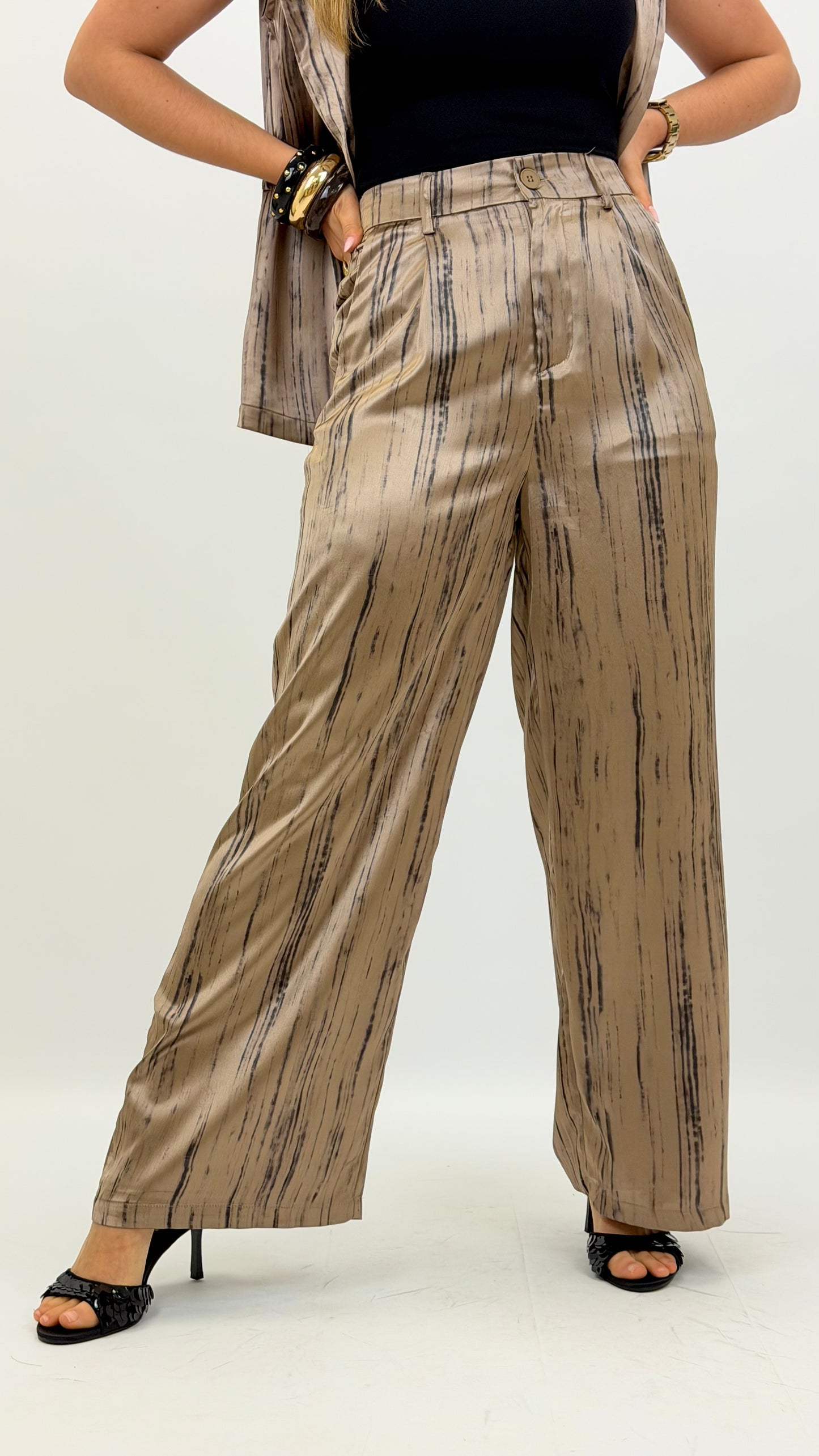 Conjunto colete e calça acetinado riscado