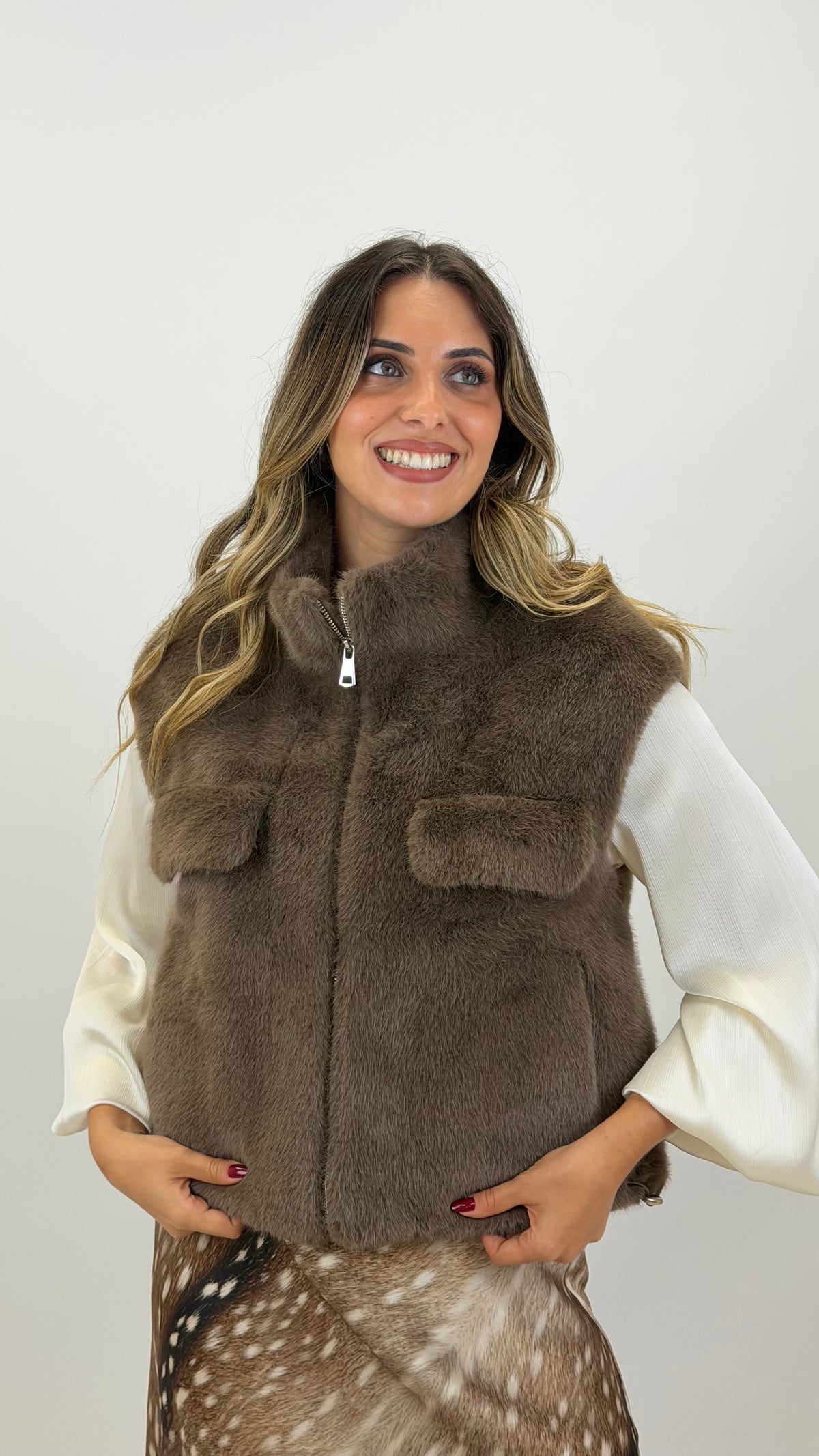 Colete pêlo sintético taupe