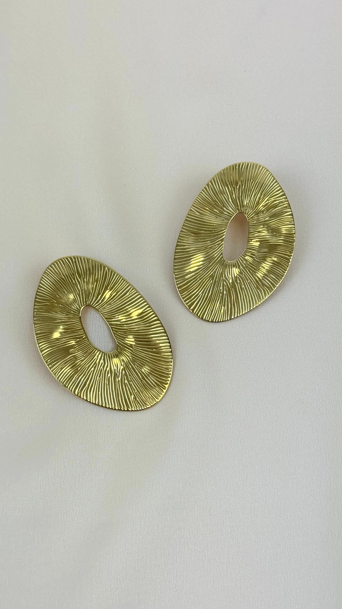 Brincos chapa aço dourado
