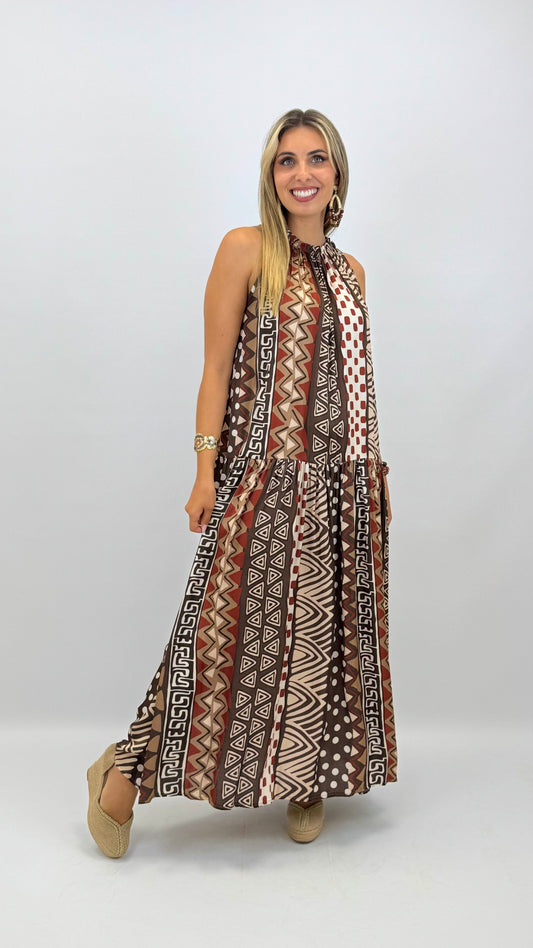 Vestido fluído estampado tons castanho e telha