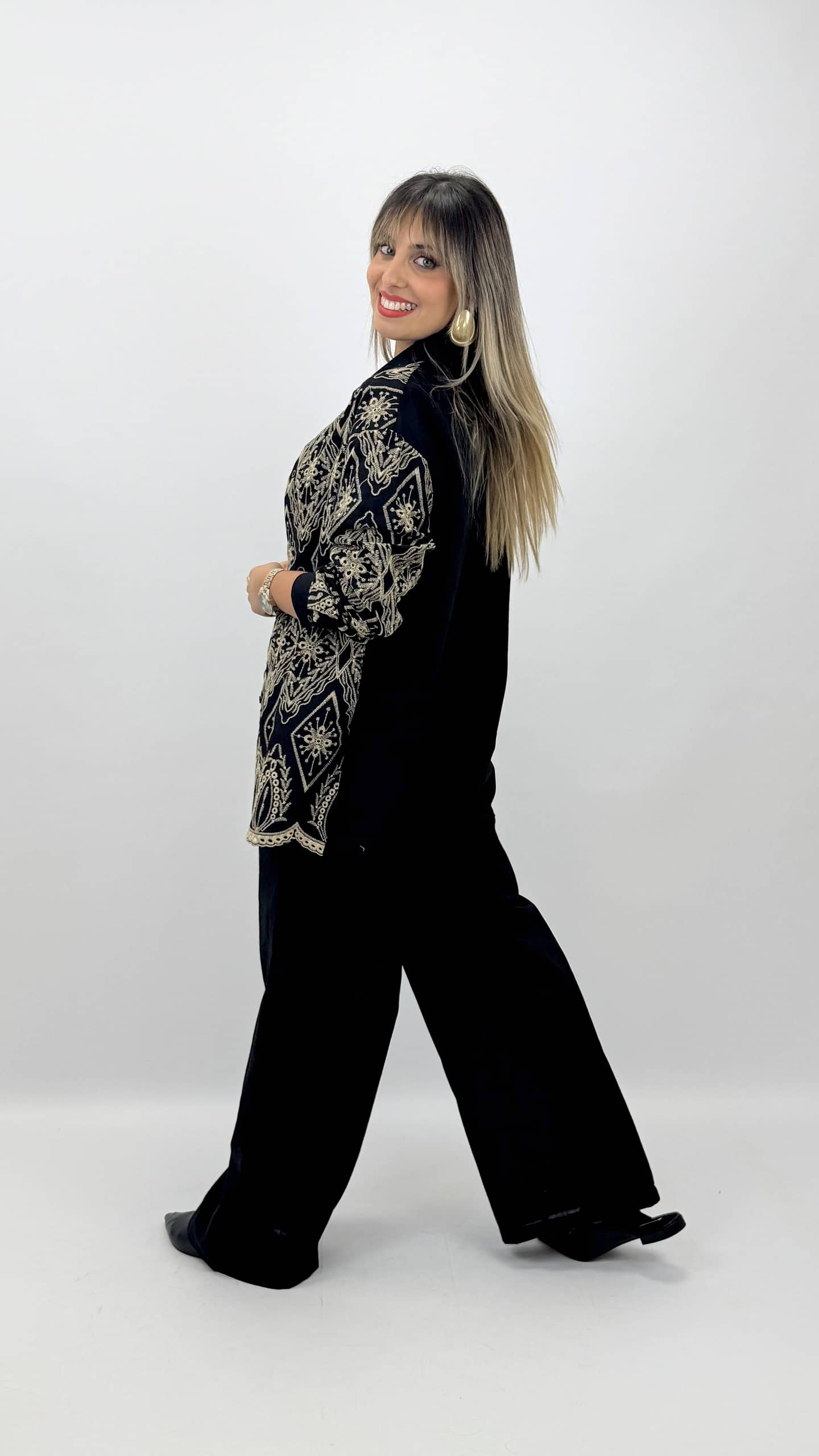 Conjunto 3 peças preto com bordados bege