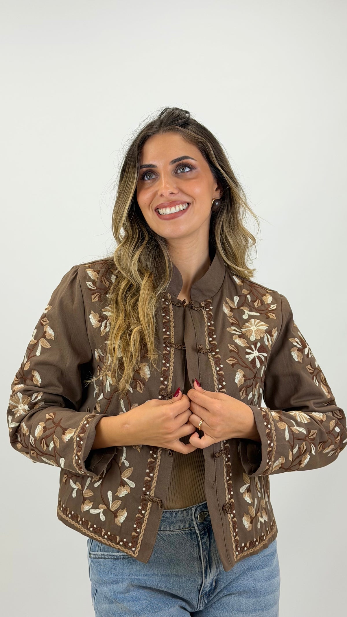 Bomber sarja bordada castanho
