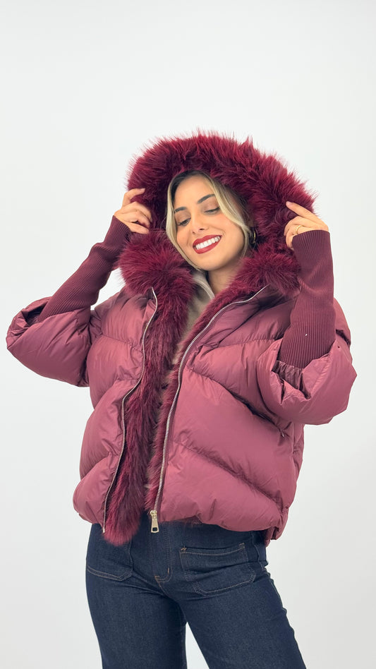 Kispo bordeaux curto com pêlo ao mesmo tom