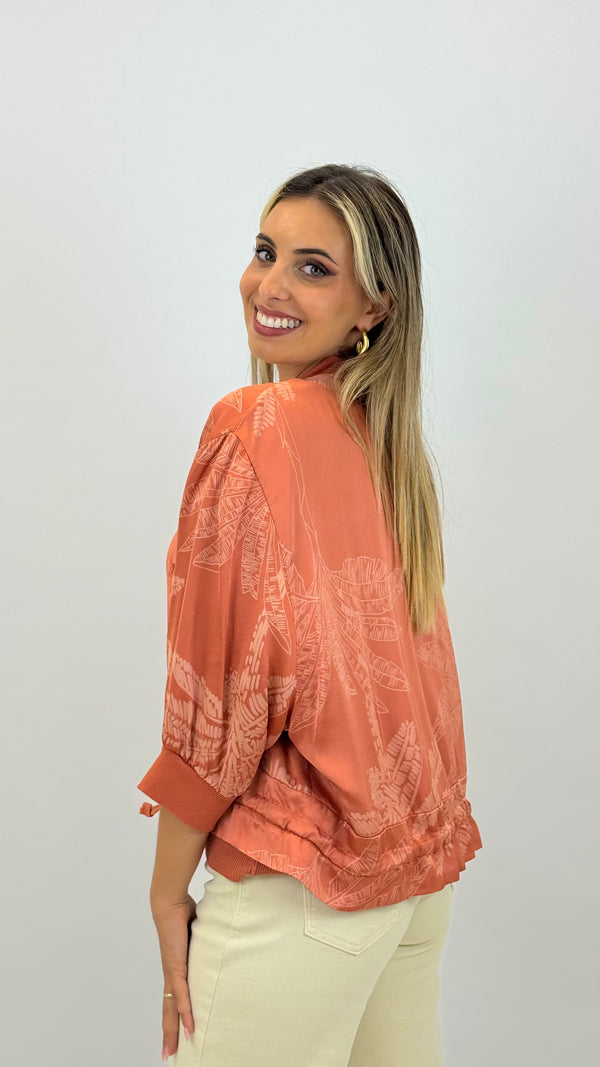 Bomber acetinado com padrão telha hover