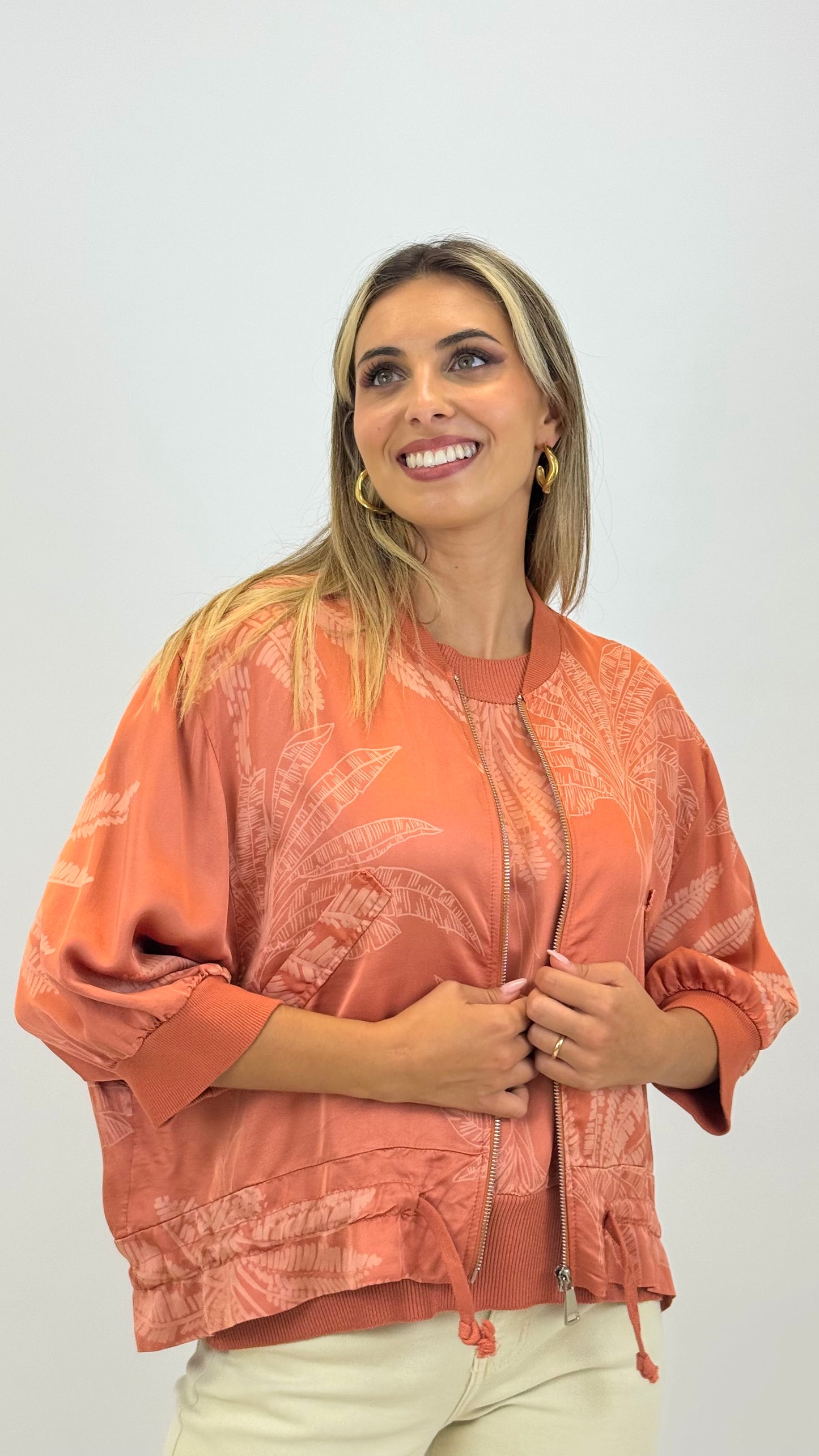 Bomber acetinado com padrão telha