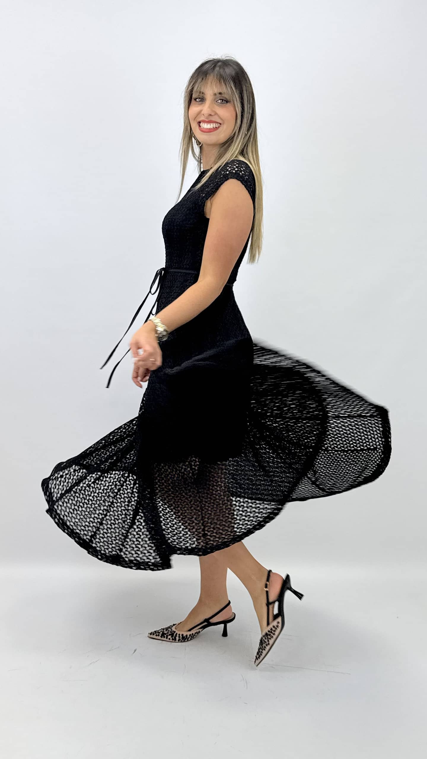 Vestido manga curta modelo sereia preto